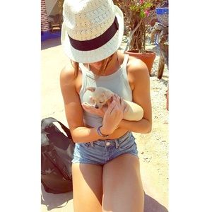 Meet your Posher, Danika